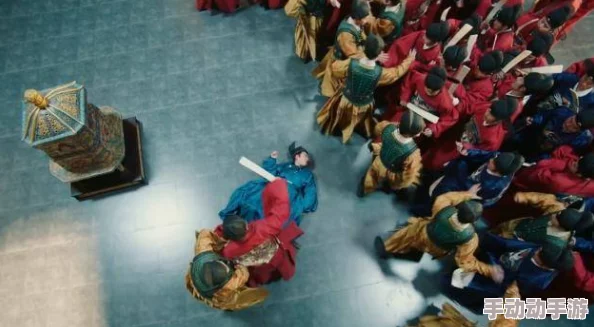 群臣在朝堂上抄皇上，权臣暗中策划政变，朝局动荡不安引发民众恐慌与猜测