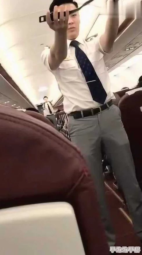 空少被猛男双龙GⅤ2022，惊现新动态：背后故事引发热议，网友纷纷讨论事件真相与影响