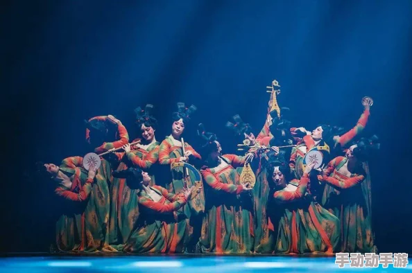 沈阳老阿姨叫的巅峰澎拜：全新舞蹈风潮引发年轻人热议，街头表演吸引众多围观者参与互动