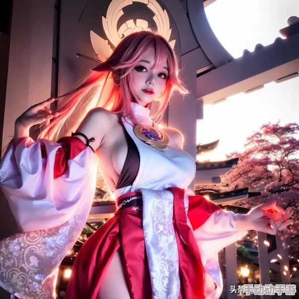 八重神子跳舞：在樱花树下翩翩起舞，展现出她独特的魅力与优雅，吸引了众多粉丝驻足观看