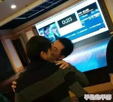 男男激吻互脱裤摸j，热辣场面引发网友热议，情感纠葛与激情碰撞交织成一幅动人画卷
