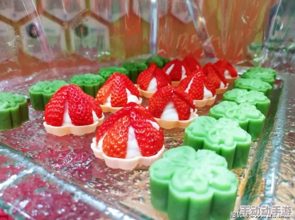 丝瓜草莓视频：这是一款结合了丝瓜和草莓元素的创意短视频，展示了两种食材的独特魅力与美味搭配