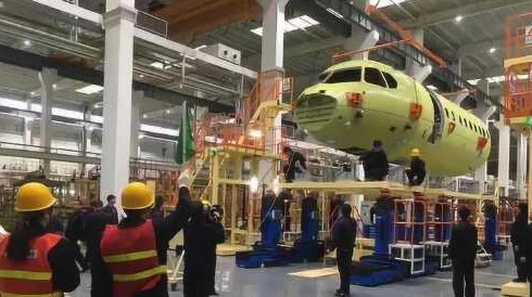 中国青年gary东北大飞机打桩，全球首创技术引领航空行业革命，震撼发射现场引万众瞩目！
