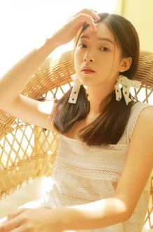 苏家有女1v5苏桐：她如何在逆境中崛起，展现出惊人的智慧与勇气，引发全城热议！