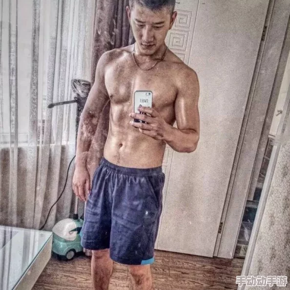 中国腹肌男Gay互吃鳮吧：震撼！超模盛宴引发社交媒体疯狂讨论，令人目不暇接的视觉享受！