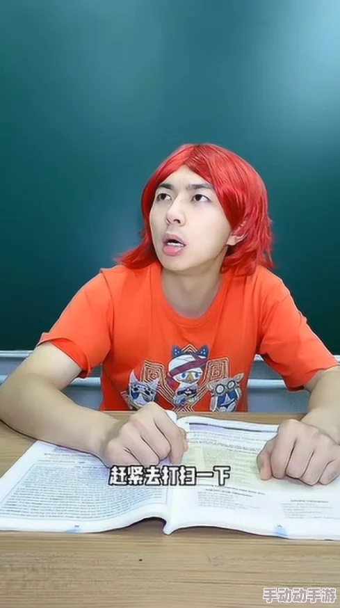 男生把坤坤放进老师圈圈里，引发同学们热议，校园趣事层出不穷，大家纷纷分享自己的搞笑经历