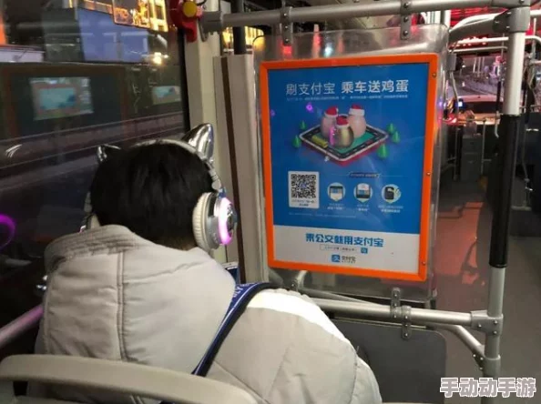 17c路cv：男子乘坐17c路cv公交车，竟然遇到了前任女友的闺蜜，两人还聊起了往事！听说当时的感情纠葛令人啼笑皆非