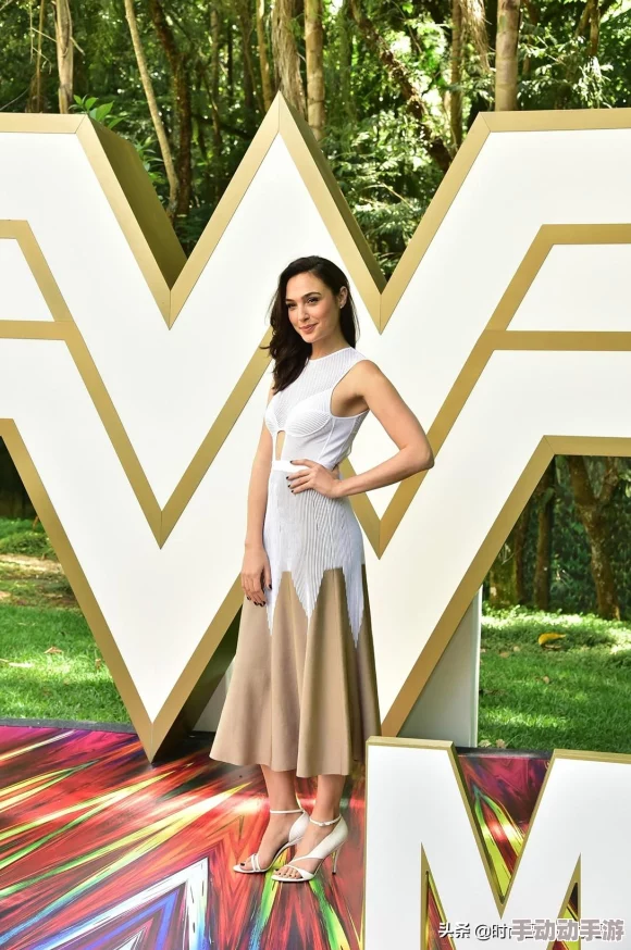 盖尔·加朵大尺度无删减:新剧集即将上线,粉丝期待她的精彩表现与大胆挑战! 盖尔·加朵大尺度无删减:新剧集即将上线,粉丝期待她的精彩表现与大胆挑战!