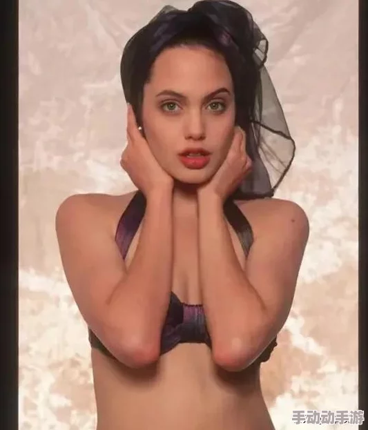 盖尔·加朵大尺度无删减:新剧集即将上线,粉丝期待她的精彩表现与大胆挑战! 盖尔·加朵大尺度无删减:新剧集即将上线,粉丝期待她的精彩表现与大胆挑战!