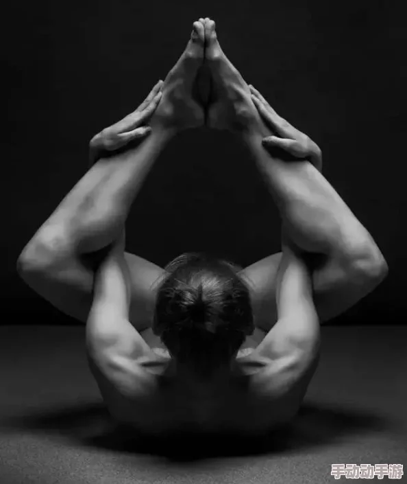 裸-体-白*Bw撒尿,网友热议:这背后隐藏着怎样的故事与社会现象? 裸-体-白*Bw撒尿,网友热议:这背后隐藏着怎样的故事与社会现象?