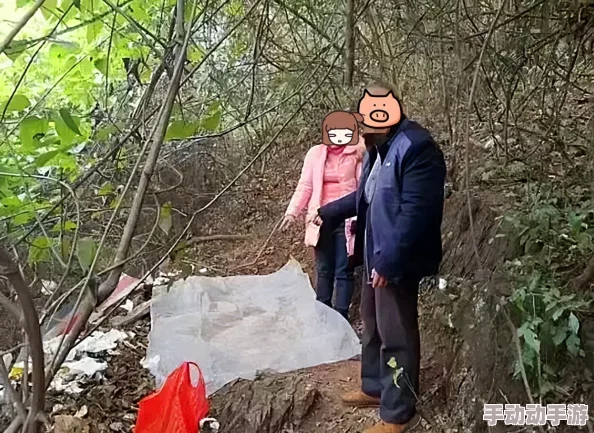 网红下乡勾搭老头啪啪，竟引发村民热议与网络热潮，背后故事令人唏嘘不已！