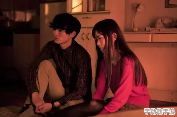 《淫男乱女》震撼曝光：背后隐藏的惊人真相与不为人知的黑暗交易引发社会广泛关注！