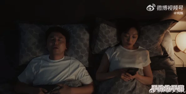 男人午夜小视频：深夜放松时光，带你领略不一样的生活瞬间与情感交流，尽在这一刻的分享中