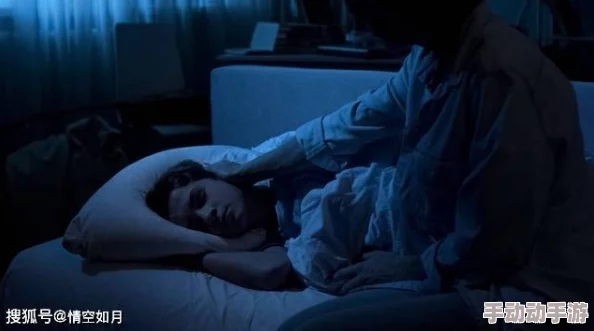 男人午夜小视频：深夜放松时光，带你领略不一样的生活瞬间与情感交流，尽在这一刻的分享中