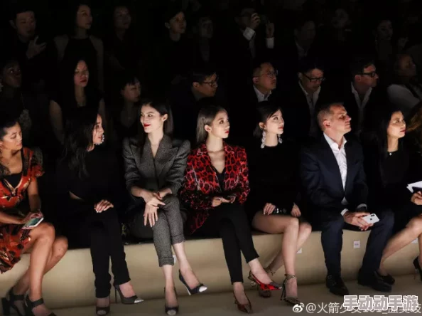 md0267师佳芯国风旗袍：传闻她将在时尚周上首次亮相，掀起一阵复古潮流热浪！