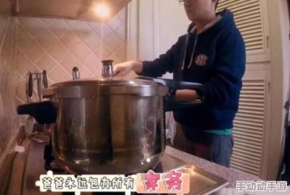 老公经常在我做饭的时候抱我，温暖的瞬间让厨房充满了爱的气息与幸福的味道，让我倍感珍惜这份甜蜜