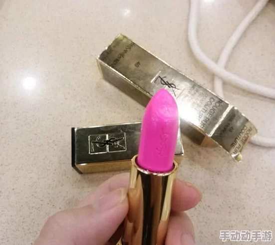 她也啪她在色tayese短视频，最新动态曝光：引发网友热议的精彩瞬间与幕后花絮！