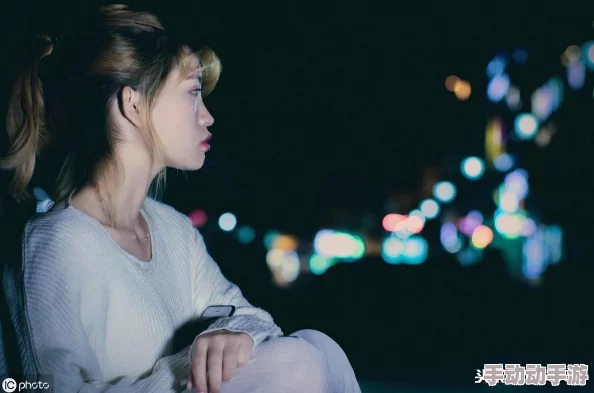 夜夜超b天天：最新动态揭示了这一现象背后的深层原因与影响，值得关注的趋势和变化逐渐浮出水面
