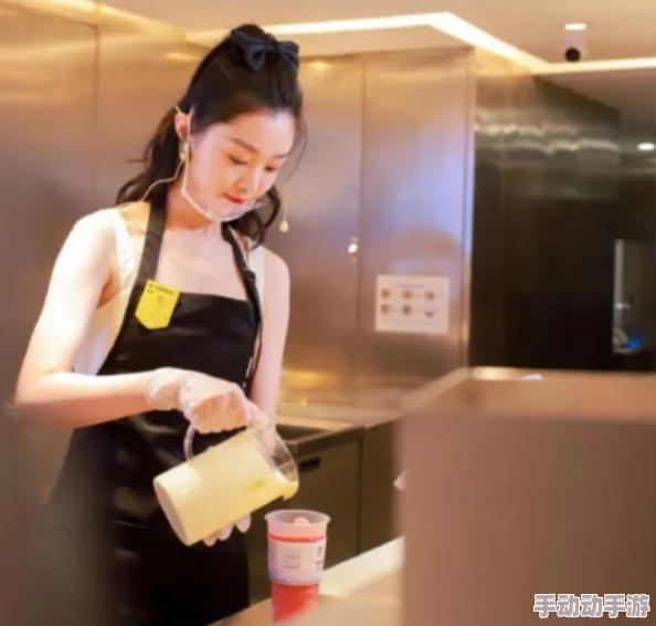 美女疯狂露屁股视频引发热议，网友纷纷评论：这究竟是艺术还是低俗？