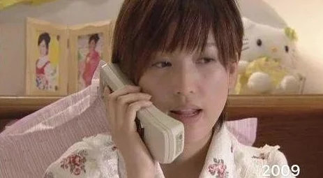 校花洁白双腿张开娇羞，展现青春魅力与无尽风情，引发校园热议与关注的全新动态！