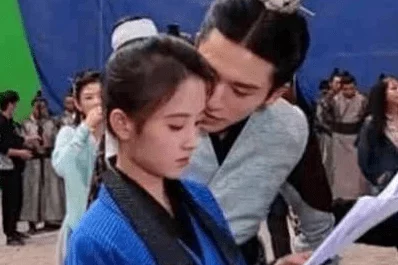 从后面挺进去激情视频：最新热播剧引发观众热议，剧情反转让人意想不到，网友纷纷讨论角色发展与情感纠葛！