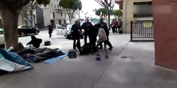 被多人到失禁h所，目击者称现场混乱不堪，警方已介入调查并展开取证工作