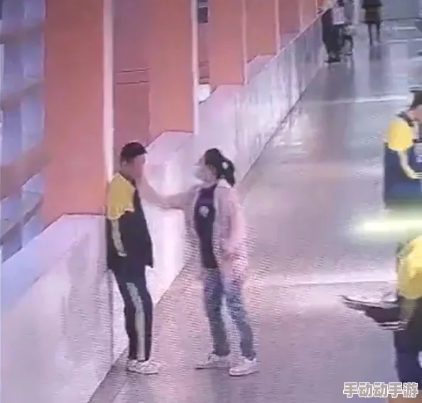 打扑克又痛又叫：玩家们分享游戏中的趣事与挑战，揭示扑克背后的心理战与策略较量