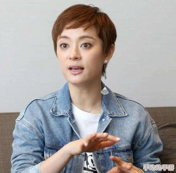 妹妹窝：最新动态揭示了她在艺术创作中的新尝试与成长，展现出独特的个人风格和对生活的深刻理解