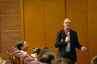 深夜福利动态：全球科技巨头发布最新AI进展，推动行业变革与创新，引发热议与期待！