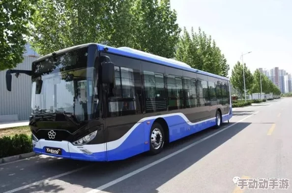 合家欢公交车：全新升级服务与设施，打造温馨舒适的家庭出行体验，让每一次旅程都充满欢乐与便利
