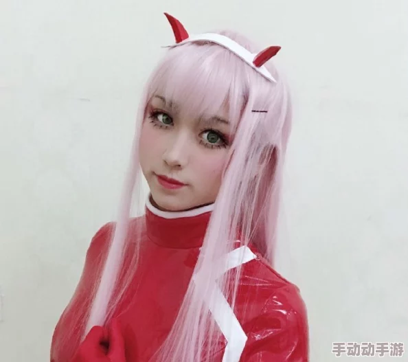 动漫美女被吸乳瑟，最新动态曝光：角色设定引发热议，粉丝们纷纷讨论其背后的故事与意义