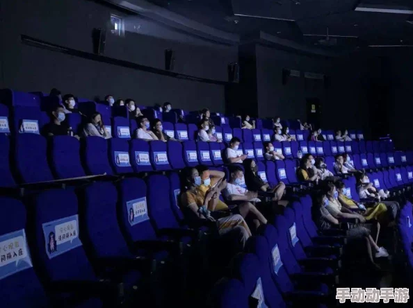 午夜私人影院免费体验区：新片上映引发观影热潮，众多影迷争相预约体验！