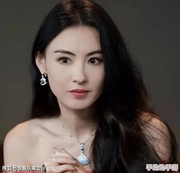 张柏芝扒下面漂亮，展现出令人惊艳的时尚魅力与自信风采，引发网友热议和关注！
