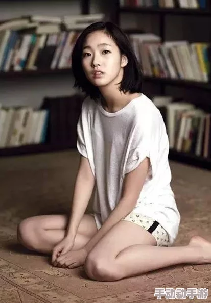 女人张开腿给男人桶，情感纠葛与身体欲望交织的背后故事引发热议，探讨现代关系中的亲密与界限