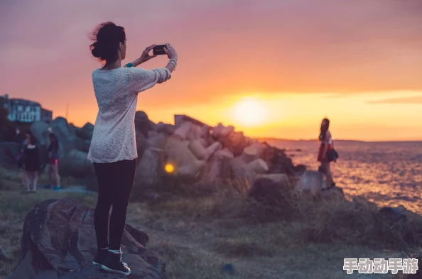 777成了人乱视频＂引发热议，网友纷纷讨论背后真相与社会影响，相关话题持续升温！