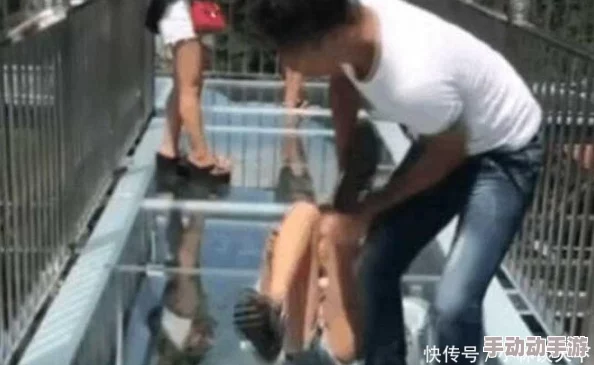 女人张开腿让男人捅的视频引发热议，网友们纷纷讨论其背后的社会问题与性别观念的影响