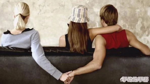 乱肉伦短篇：在纷繁复杂的情感纠葛中，寻找爱的真谛与人性的深度反思