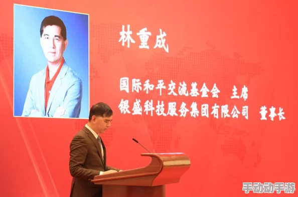 男生和女生在一起探讨人生的应用：如何通过交流增进理解与合作，共同面对生活挑战