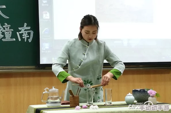 黑丝茶艺老师：在传统与时尚交融中，展现独特魅力与茶文化的深厚底蕴