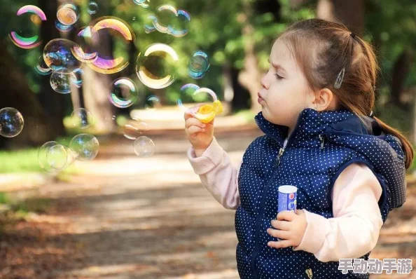 英语老师乖乖脱下裙裤子，学生们惊讶不已，纷纷拍照记录这一难得的瞬间，引发热议与讨论