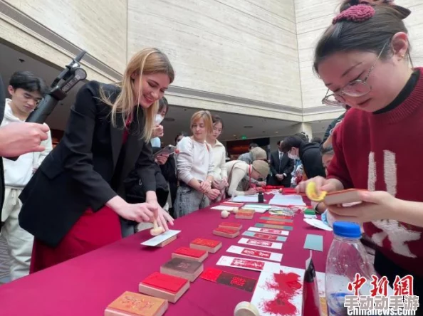 黑人vs日本人ⅩXXXHD：最新动态揭示文化交流与碰撞，展现多元视角下的精彩故事与互动