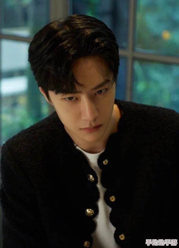 淫娃小伊：最新动态曝光，令人惊叹的转变与成长引发热议，粉丝们纷纷表示期待更多精彩内容！