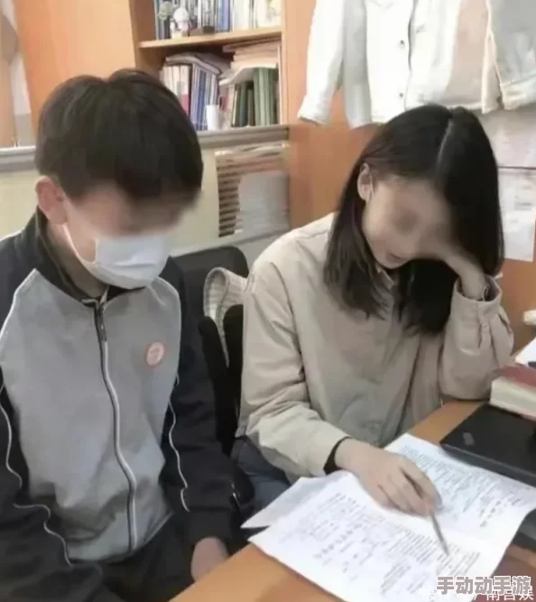 老师掀开裙子让我爽了一夜，近日引发热议，网友们纷纷讨论事件背后的教育问题与师生关系