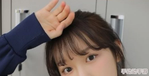 日本小学生妹动态:惊现校园内趣味活动,萌态百出引发热议! 日本小学生妹动态:惊现校园内趣味活动,萌态百出引发热议!