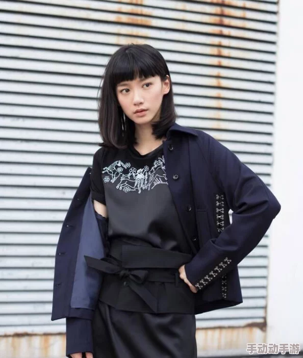 麻豆界震撼消息：新晋女星因神秘事件引发全网热议，粉丝狂潮席卷社交媒体！