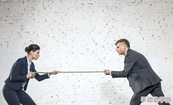 欧美办公室丝袜性受：最新动态揭示职场文化中的性别角色与权力关系的复杂交织，引发广泛讨论与关注