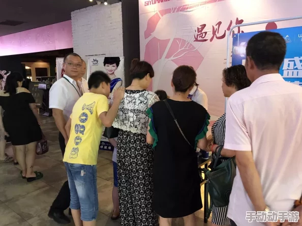 午夜18免费观看：最新动态与观影体验分享，带你畅游午夜影院的精彩世界！