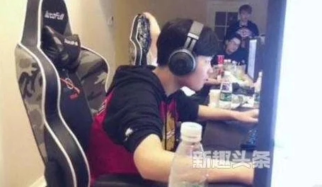 网吧不雅视频引发热议，网友纷纷讨论网络环境与青少年教育问题，相关部门已介入调查处理