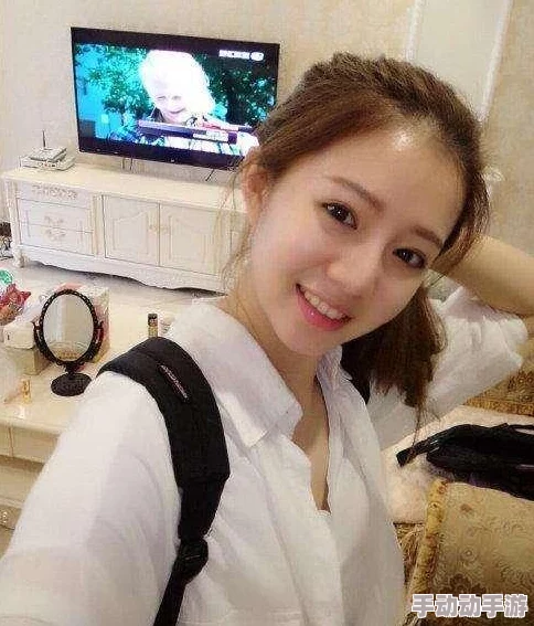 生物课繁殖老师拿校花做示范,引发学生热议与讨论,校园内外反响强烈,教育方式引人深思 生物课繁殖老师拿校花做示范,引发学生热议与讨论,校园内外反响强烈,教育方式引人深思