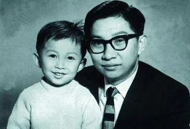 满18岁自觉离开，年轻人如何面对成年后的责任与选择，勇敢追寻自己的梦想与未来方向